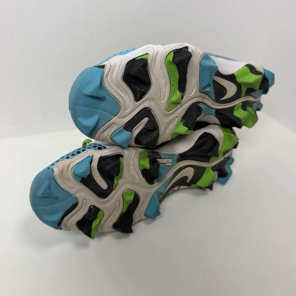 Nike lace up
